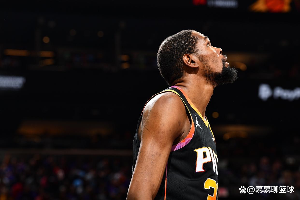 杜兰特绝杀时刻，西亚卡姆点燃赛场，连续三场30+迎来胜利！