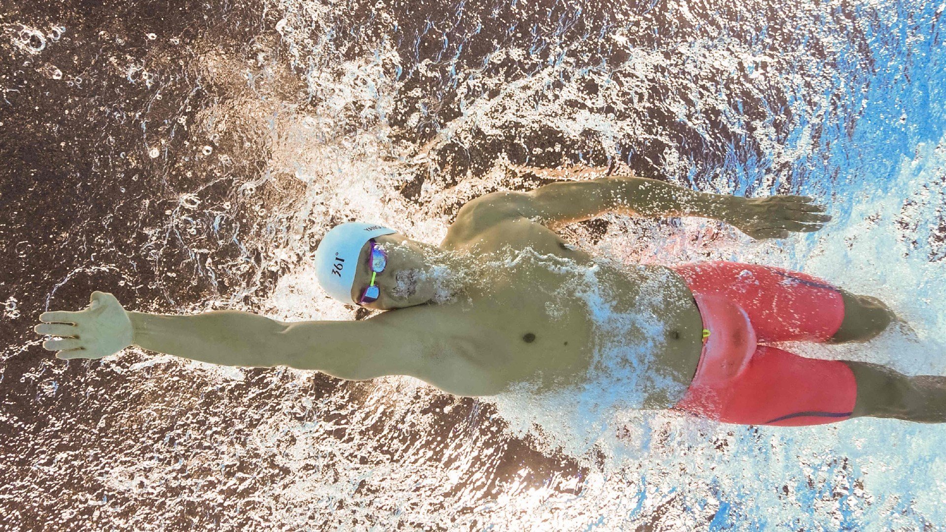 Uzi连续三场比赛得分超过出色防守,FPX不断突破!比赛高潮迭起